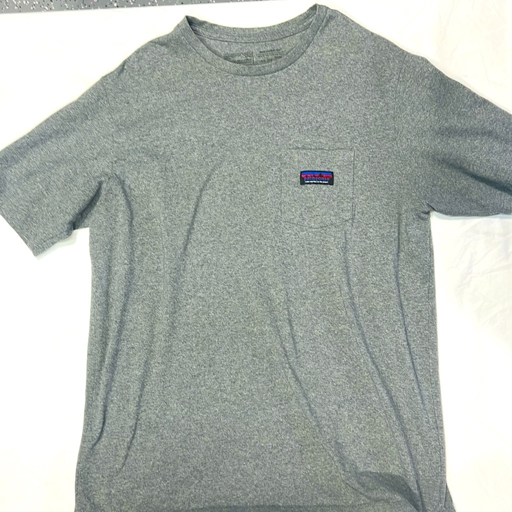 Patagonia Men’s Medium single pocket t shirt. Regular fit